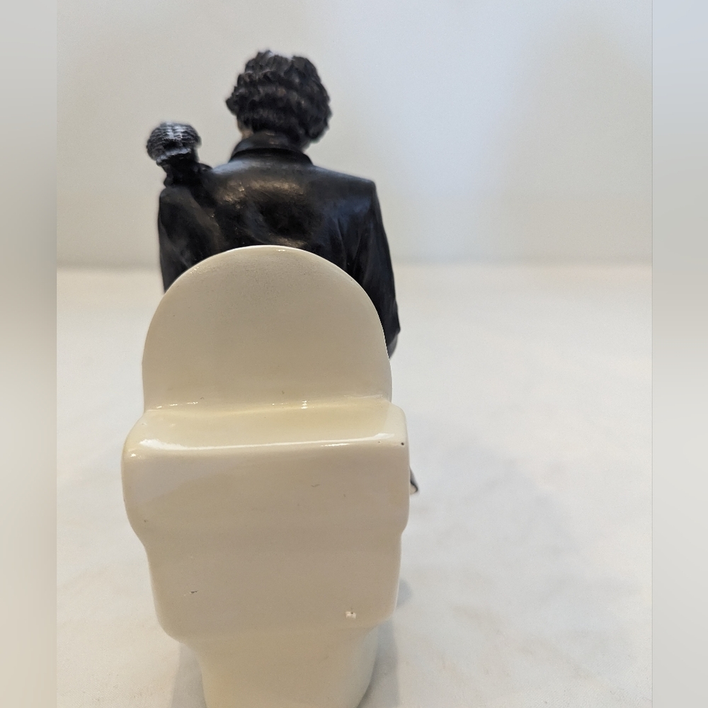 Edgar Allen Poo - Picture 4 of 4